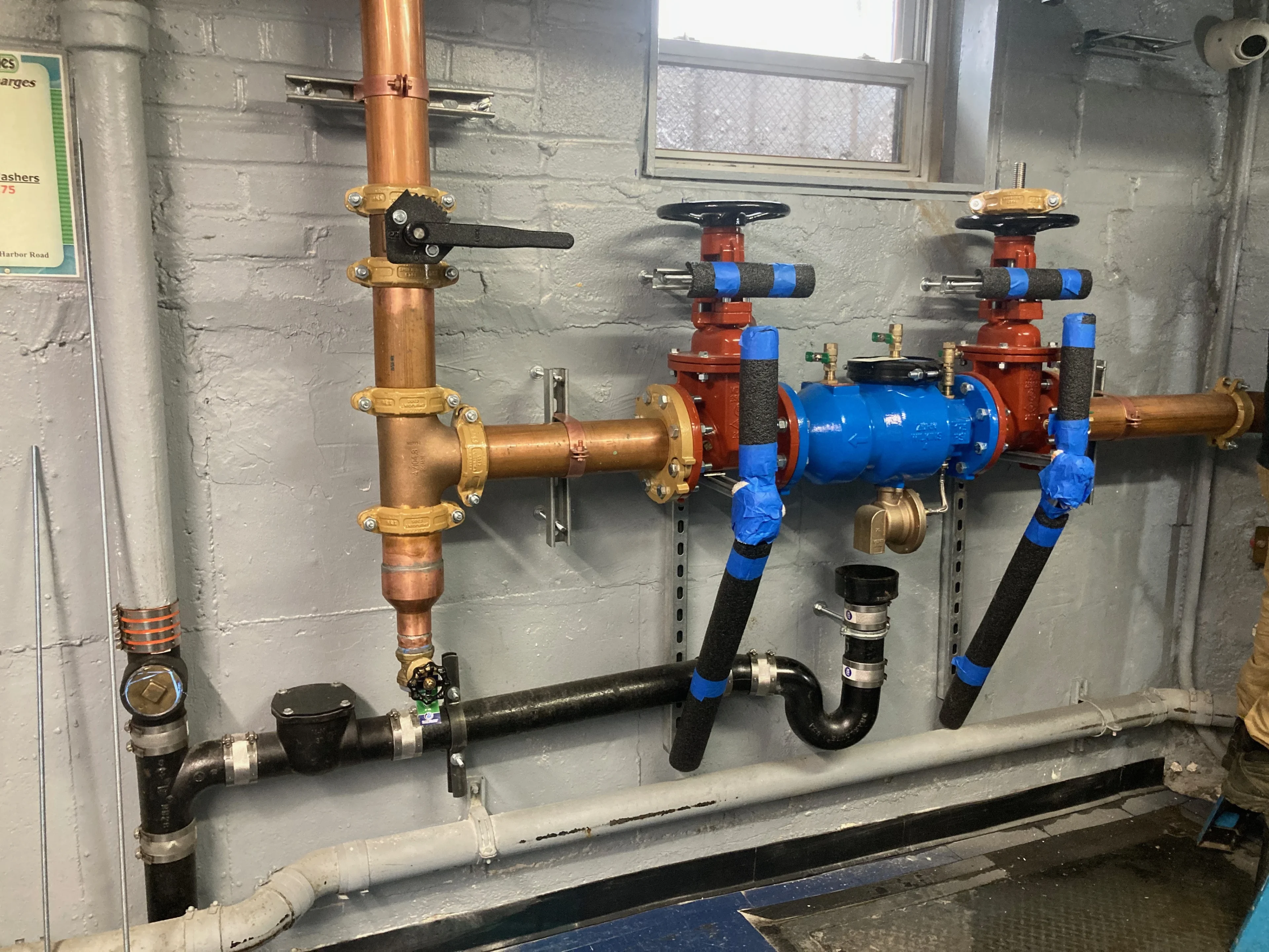 A blue and red pipe system with pipes connected to the wall.